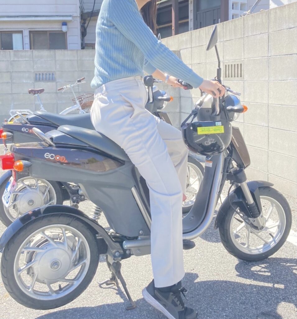 直島温泉⑨：電気バイクの写真