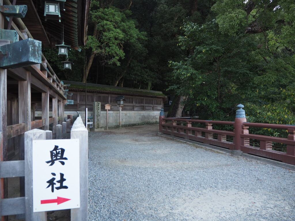 こんぴらさん食べ歩き⑧：奥の厳魂神社へと続く道の写真です。