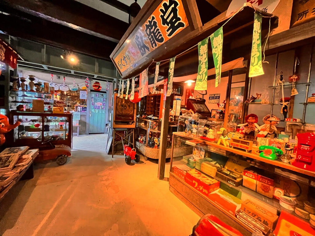 思ひ出倉庫、入ればすぐに昭和の商店街が再現されています