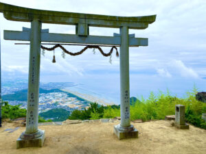 観音寺観光スポット①天空の鳥居の画像