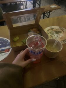 高知県 クリスマスマーケット クロワッサンサンド・クラムチャウダー・ストロベリーサワー