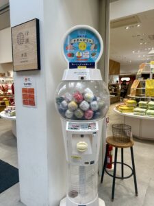 【道後温泉オススメ観光スポット】伊織　本店　タオルがちゃ